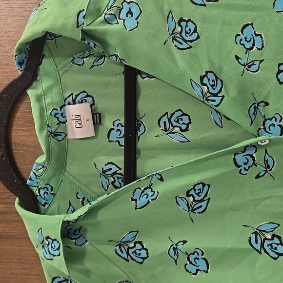 Cabi-5891 "Go-To" Top Floral Button Down-Size (oversized)Small - Picture 10 of 16